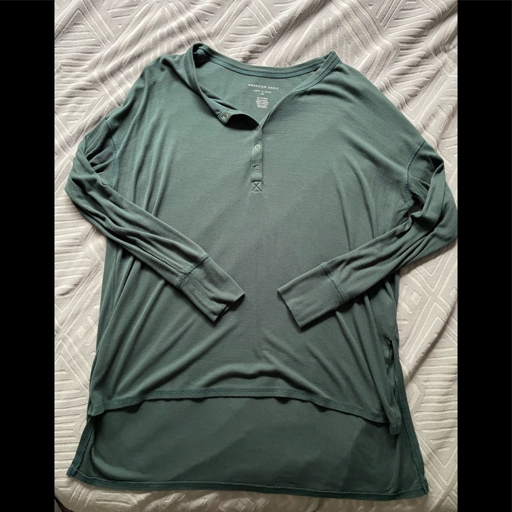 American eagle soft and sexy ribbed long sleeve. Size Xs in a hunter green